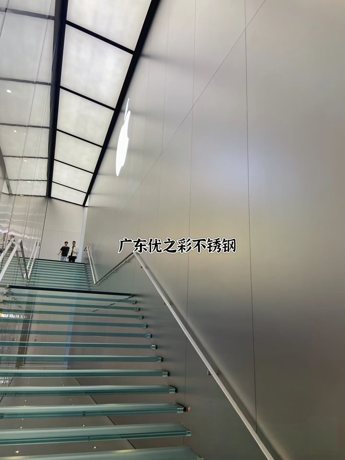 “蜂窩大板：無(wú)拼接縫，一通到底的空間美學(xué)新選擇”