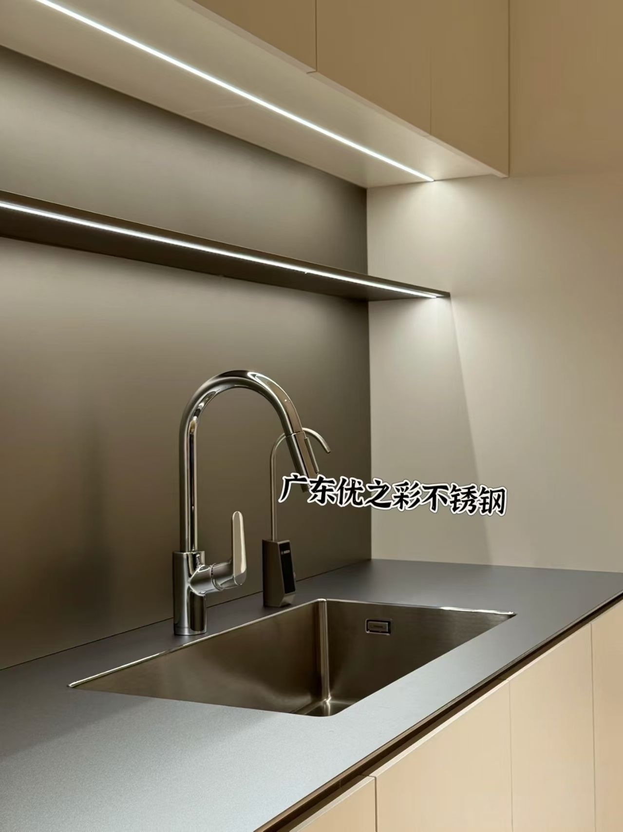 “廚房臺(tái)面選不銹鋼？一篇文章告訴你它有多強(qiáng)！”